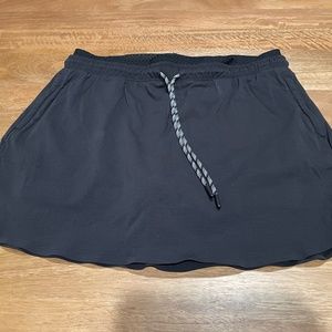 Athleta Trekkie Crest Skort - Black - US 8